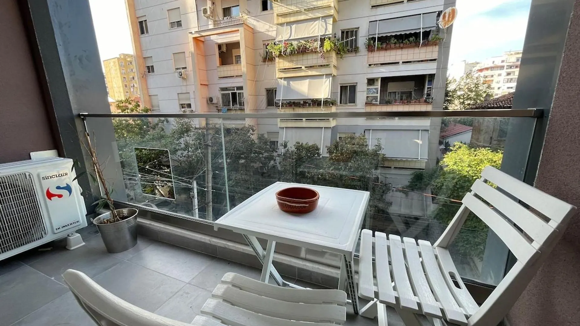 Bonbon 1 - Quiet Central 1 Bedroom Tirana Albania