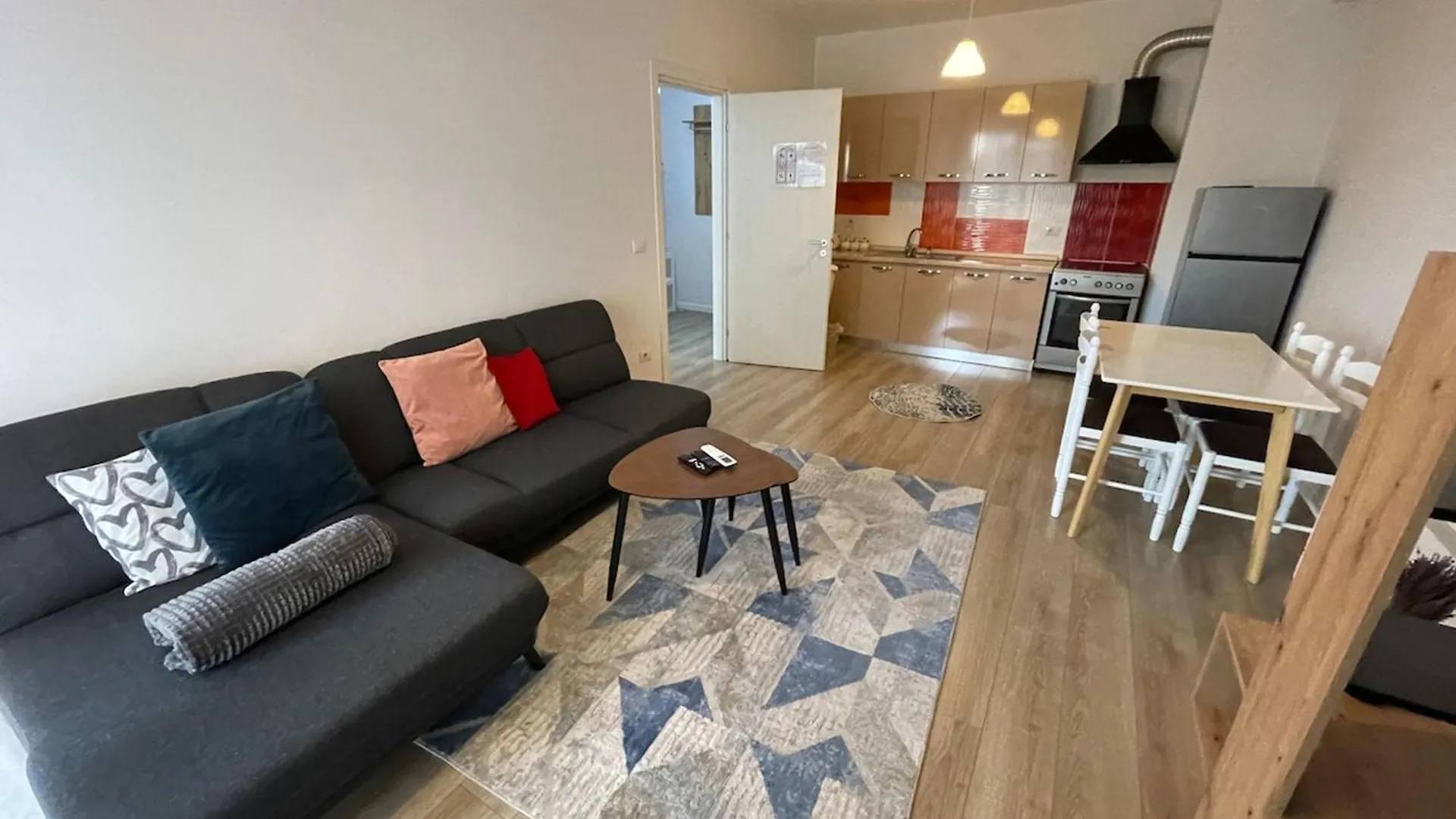 Apartament Bonbon 1 - Quiet Central 1 Bedroom Tirana