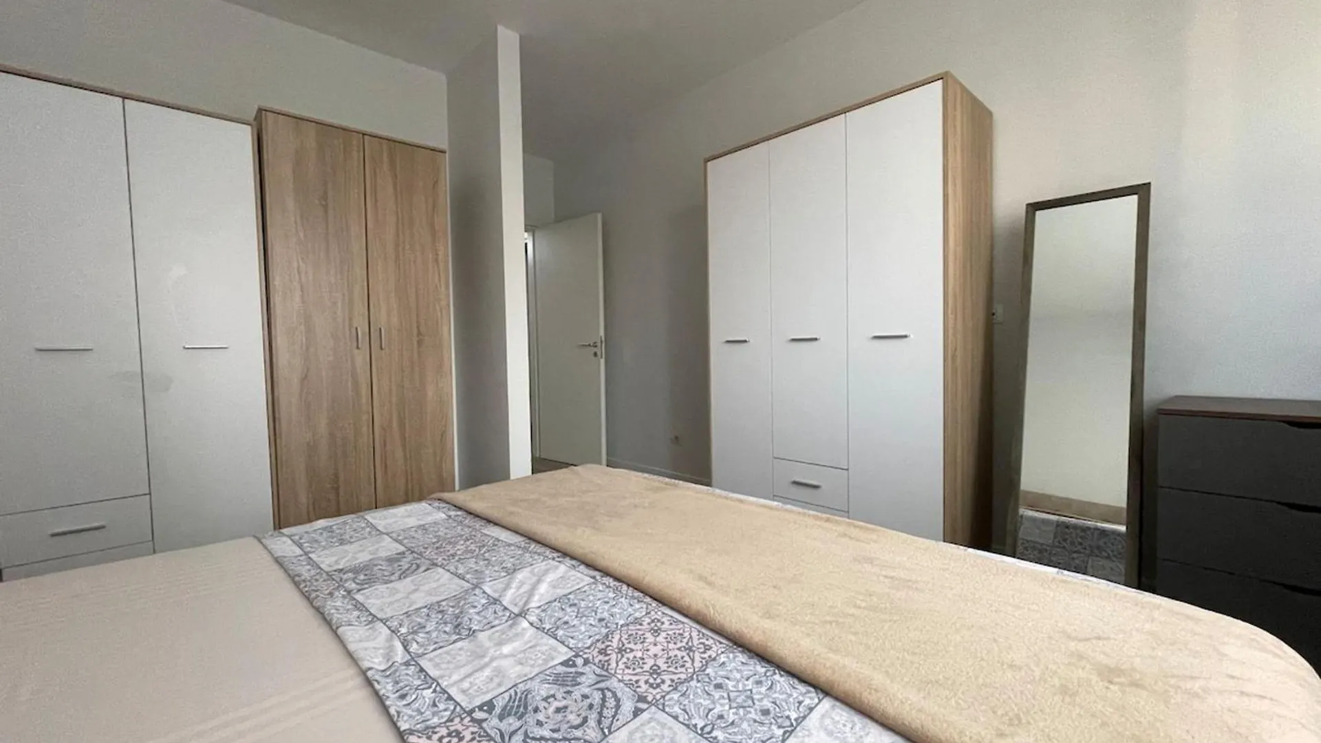 Bonbon 1 - Quiet Central 1 Bedroom Tirana