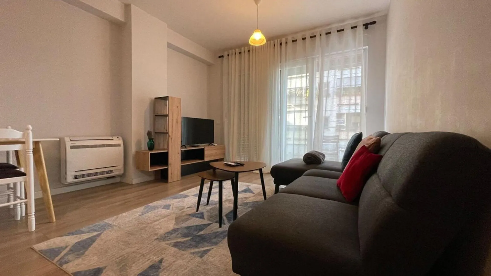 Apartament Bonbon 1 - Quiet Central 1 Bedroom Tirana Albania